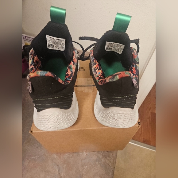 Under Armour Steph Curry 9 Flow Count It UA Sesame St 3024248-002 Size 4 Youth - Picture 4 of 9